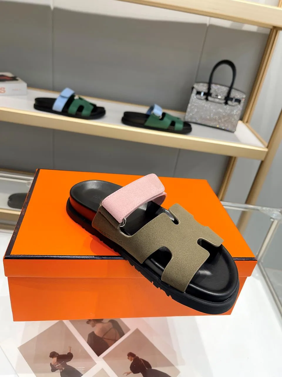 👟👟Ex-factory price 440👟👟Men's +10 HERMES Chypre sandals, popular slippers are now on the market🔥🔥🔥. The original shoes at the counter are carefully made from molds. They are the favorite luxuries of big-name celebrities. High quality creates classics. You are welcome to repost the pictures and sell them!  Size: Women’s size: 35-42 Men’s size: 39-46